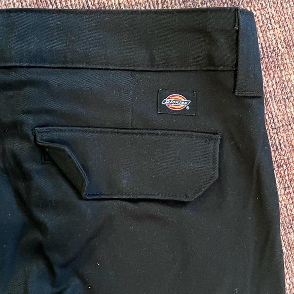 Women’s Dickies Stretch Cargo Pants Relaxed Fit - Picture 4 of 5